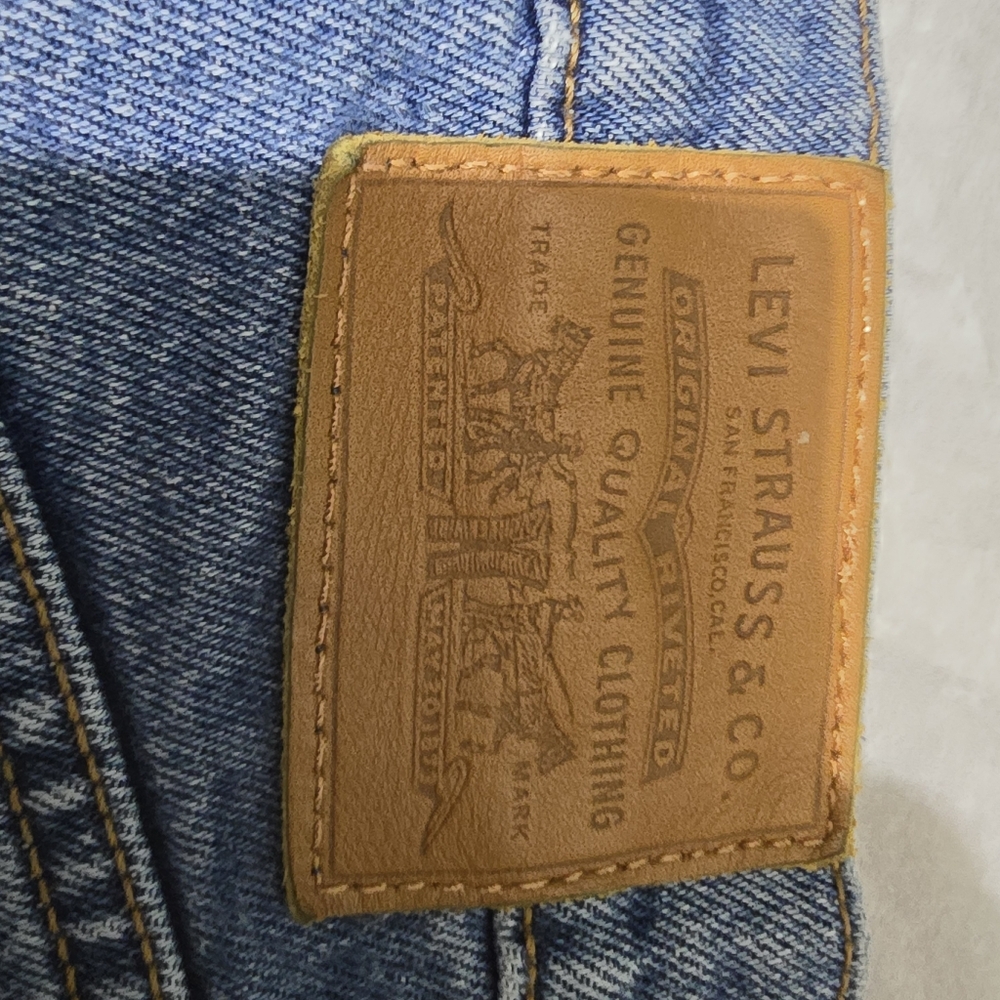 Levi's Ribcage Straight Jeans in Classic Blue - Picture 13 of 13